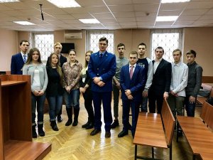 Сотрудники Коптевской межрайонной прокуратуры организовали для старшеклассников экскурсию в суд и рассказали о поддержании государственного обвинения