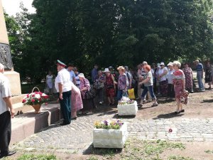 Возложение цветов к памятнику всем погибшим за Отечество приуроченное дню памяти и скорби