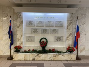 В преддверии Дня защитника Отечества полицейские севера Москвы возложили цветы к Мемориалам