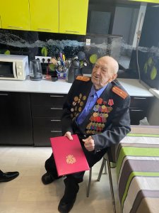 Руководство УВД по САО поздравило 91-летнего ветерана войны с наступающим праздником Победы