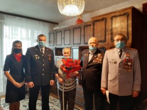 Руководство УВД по САО поздравило ветерана войны с праздником Победы