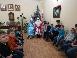 Сотрудники ГИБДД Северного округа посетили детский дом в рамках акции «Полицейский Дед Мороз»