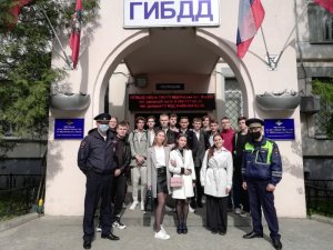 Сотрудники ГИБДД провели День открытых дверей для студентов