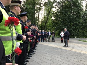 В рамках акции «Свеча памяти»руководство и личный состав УВД Севера Москвы возложили цветы к памятникам погибших воинов