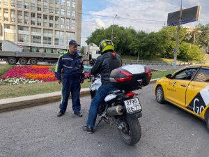 Сотрудники ОГИБДД Северного округа Москвы проводят профилактическую работу среди мотоциклистов