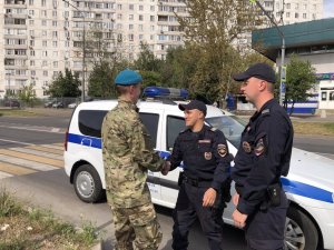 Столичные полицейские на севере Москвы спасли жизнь годовалому малышу