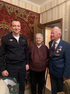 Полицейские Северного округа Москвы поздравили ветерана органов внутренних дел Бориса Бельдина с 95-летием