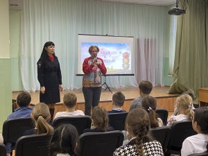 Члены Общественного совета совместно с полицейскими севера Москвы провели профилактические беседы со школьниками