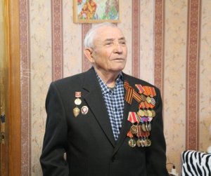 Полицейские Северного округа города Москвы поздравляют ветерана органов внутренних дел Николая Тесленко с 95-летием